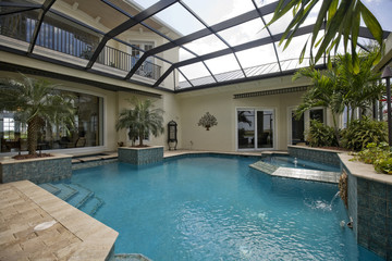 Obraz na płótnie Canvas swimming pool in luxury house
