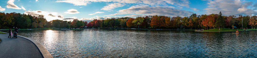 Montreal Beaver lake in Autumn