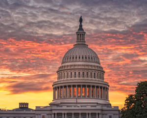 Fototapeta na wymiar Capitol Dome at Sunrise