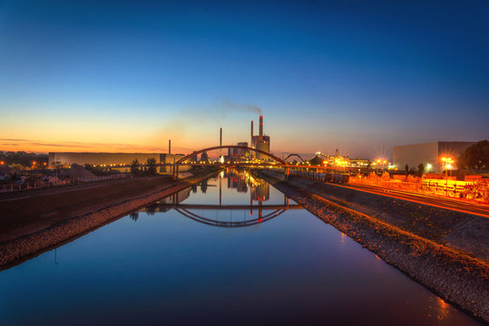 Gro&szlig;kraftwerk Mannheim blaue Stunde, Kohlekraftwerk Industrie Sonnenuntergang