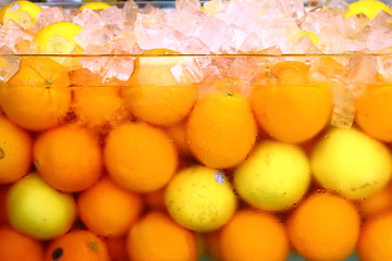 氷水とオレンジ