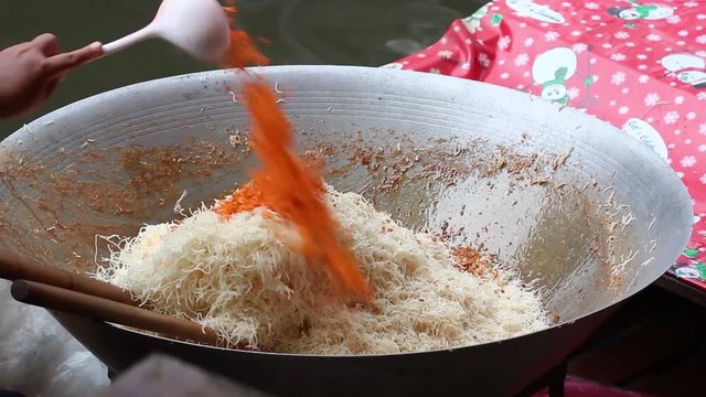 Cooking sweet and sour crispy noodles, Mee Krob