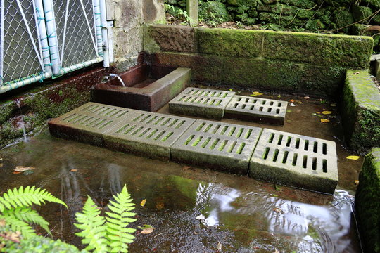 慈眼寺公園　酒水の井戸