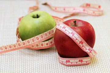 Apples and flexible ruler as a concept of dieting and weight control