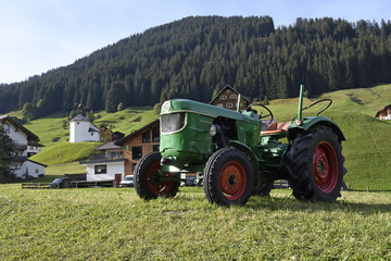 Fototapeta premium baad, kleinwalsertal, traktor