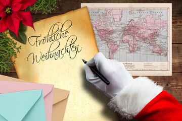 Hand vom Weihnachtsmann schreibt Weihnachtsgruß