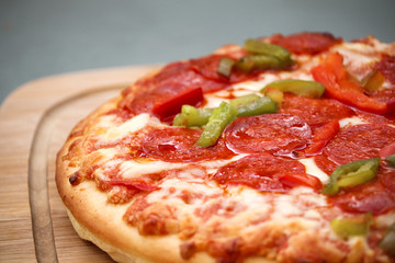Pepperoni and pepper pizza