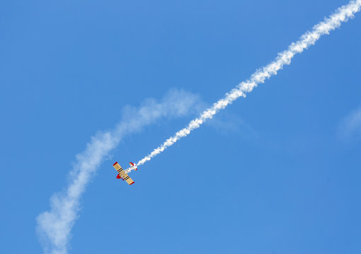 Acrobatic exhibicion in flight