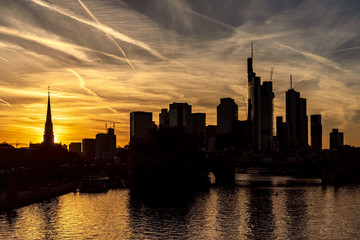 Sonnenuntergang über der Skyline von Frankfurt am Main