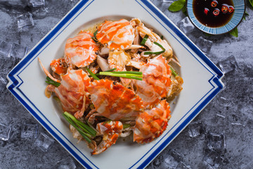 Fried crab with ginger and scallion
