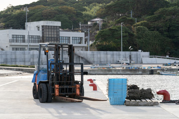 漁港のフークリフト