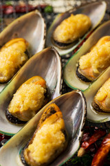 Grilled scallops with cheese