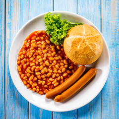 English breakfast - toast, egg, bacon and vegetables