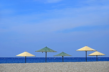 Sonnenschirme am Strand