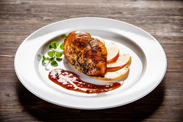 Grilled chicken fillet with apples