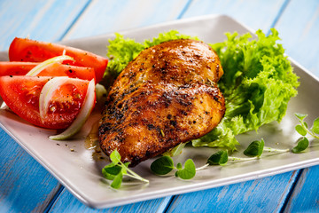 Grilled chicken fillet and vegetables