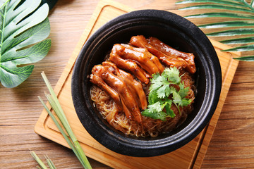 Fan clay pot