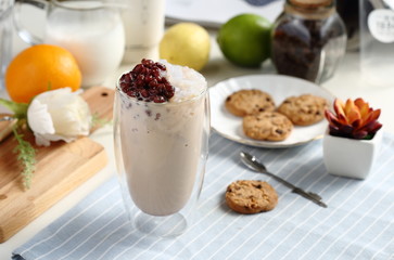 Red bean coconut milk tea