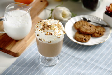 Walnuts latte with cream