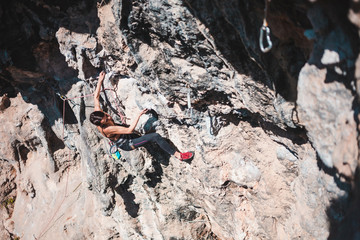 Obraz premium A climber climbs the rock.