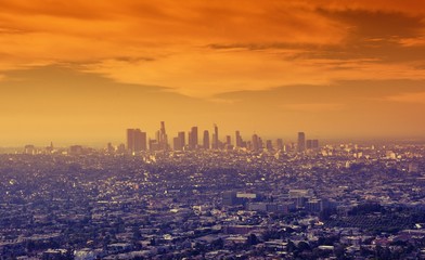 Lever de soleil sur le centre-ville de Los Angeles.