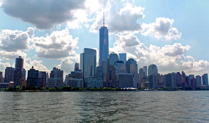 Obraz premium Panoramiczny obraz panoramę dolnego Manhattanu od Staten Island Ferry boat, Nowy Jork.