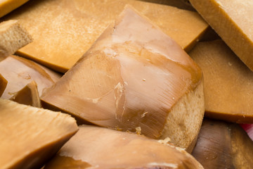 Pedazos de dulce de maguey y agave.