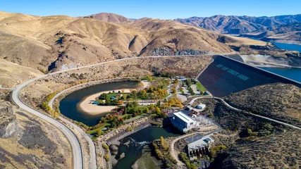 Papier Peint photo Barrage Aerial view of the dam on the Boise River in the fall time where the water behind is low