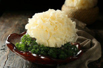 Delicate white fungus