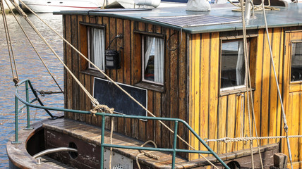 schönes altes Holzboot