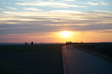 Fototapeta na wymiar Sonnenuntergang Halde Hoheward