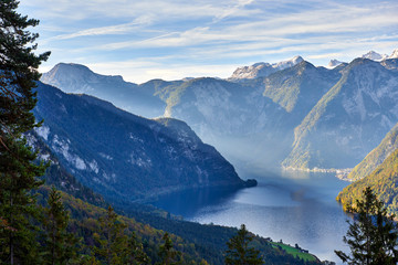 Fototapeta na wymiar Beautiful autumn landscape of Hallstatter lake in the water in Austrian Alps. Salzkammergut region, Austria