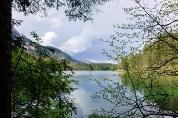 Blick auf glasklaren Tovelsee Naturpark Impressionen Italien Lago di Tovel