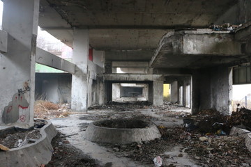 Fototapeta na wymiar Abandoned building in Sarajevo