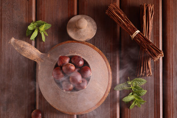 CHESTNUTS ROASTED IN A JAR OF CERAMICS