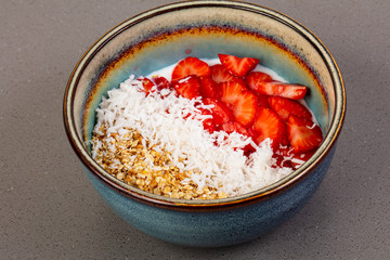 Fresh yoghurt and granola