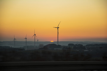 Zachód słońca i wiatraki © Karolina