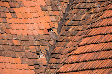 Undichtes altes Dach