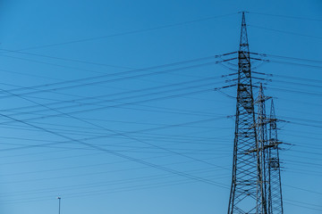 Strommasten einer Überlandleitung