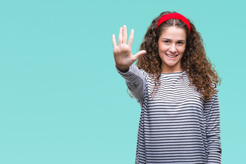Obraz na płótnie Canvas Beautiful brunette curly hair young girl wearing stripes sweater over isolated background showing and pointing up with fingers number five while smiling confident and happy.