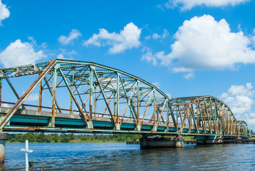 Obraz premium The Pearl River Swing Bridge that connects Louisiana to Mississippi. The solid metal structure is on highways 90 in the southern states of America
