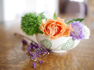 リビングルームと花