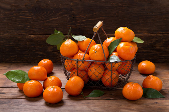 Fresh mandarin oranges fruit or tangerines with leaves in a basket
