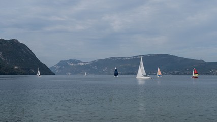 Bateaux sur le lac du Bourget