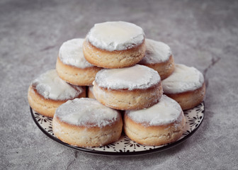 group of shortbreads in porcelain dish