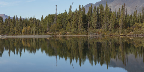 Fototapeta na wymiar Kathleen lake, Yukon Canada