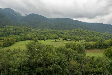 Obraz premium Road through vielha in the valley of aran