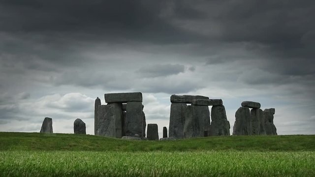 Stonehenge time lapse zoom in