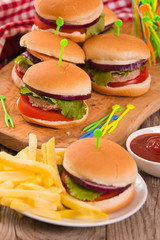 Mini burgers. 