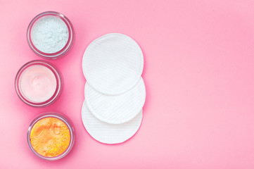 Obraz na płótnie Canvas Cosmetic cream in jar with napkins